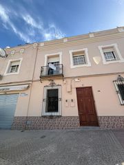 Casa  Calle marchena. Oportunidad única local comercial con vivienda en planta primera