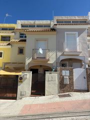 Maison  Calle vilches. Amplia y luminosa vivienda con atico en ubicación privilegiada c