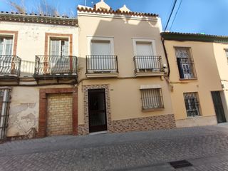 Pis a Morón de la Frontera. Piso en planta baja con espacios exteriores privados!