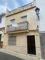 Casa a Morón de la Frontera. Casa en venta en calle paradas zona alameda
