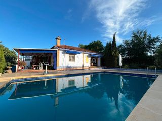 Casale in Carmona. Casa rural en venta en carmona