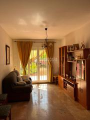 Maison jumelée à Carmona. Casa en venta en carmona