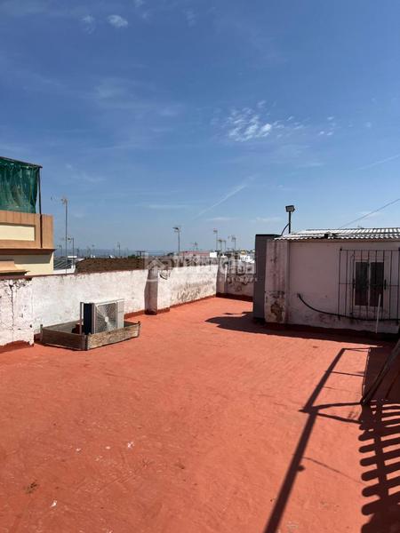 Foto cbc76cc1-d2b5-44af-88e8-81225bfa4c17. Maison avec parking dans Carmona