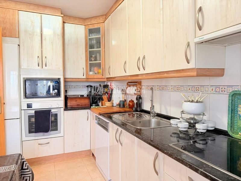 Foto 1aabd6f7-7a86-4a3f-87a1-704a5da4388d. Casa aparellada amb aparcament a Torrecastillo Seseña