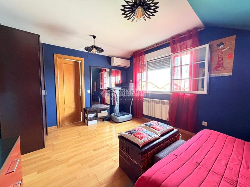 Foto 2023561b-77d5-4a86-9f22-7c598b68371e. Casa aparellada amb aparcament a Torrecastillo Seseña