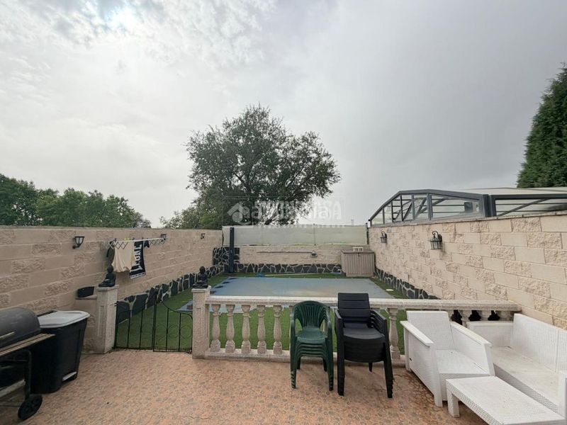 Foto 32d0ae26-ba80-48cc-ad4a-ce447e59f02e. Casa aparellada amb aparcament a Torrecastillo Seseña