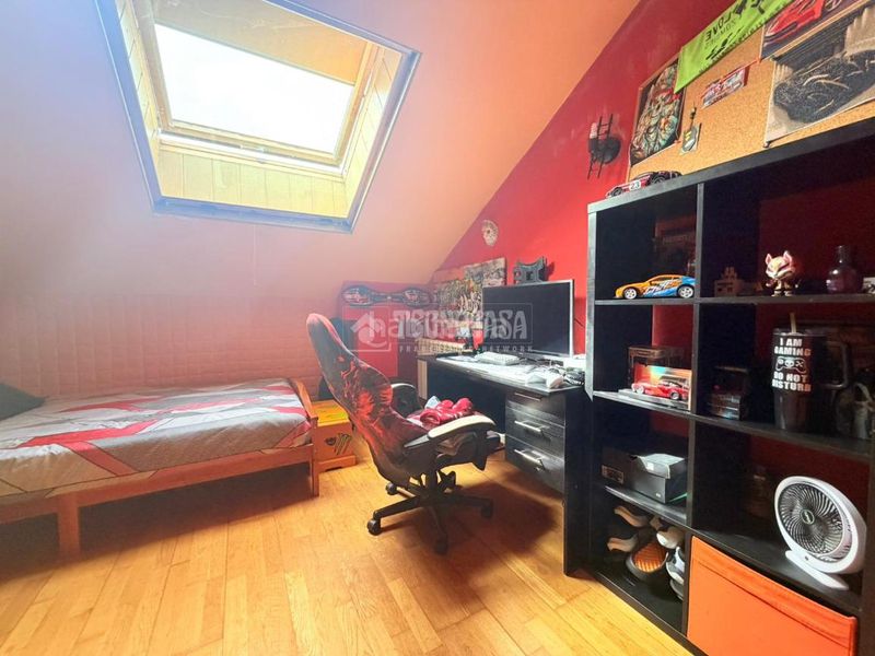 Foto 3889c318-ff76-4444-aec7-54b60ecc4b9c. Casa aparellada amb aparcament a Torrecastillo Seseña