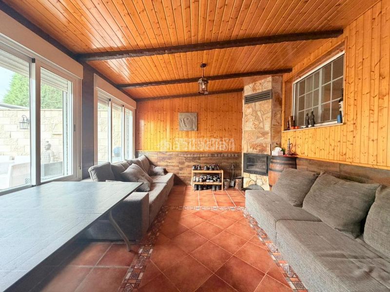 Foto 4e81539e-d5a2-40eb-a990-380c4c4a1658. Casa aparellada amb aparcament a Torrecastillo Seseña