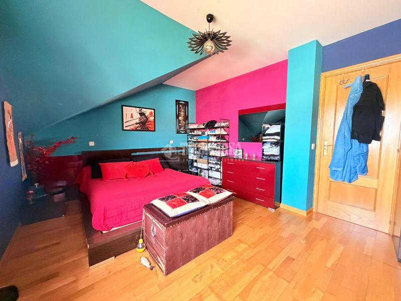 Foto 9ab783e4-6852-49dc-9b24-4dc72747f399. Casa aparellada amb aparcament a Torrecastillo Seseña