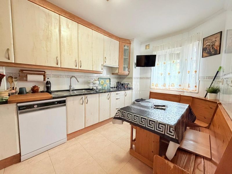 Foto abbdfac0-90dc-43d5-97e9-d93497bd1c17. Casa aparellada amb aparcament a Torrecastillo Seseña