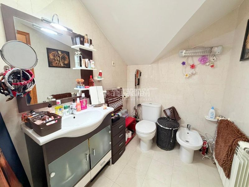 Foto adeb6791-b805-4444-8446-a97d3e9c821a. Casa aparellada amb aparcament a Torrecastillo Seseña