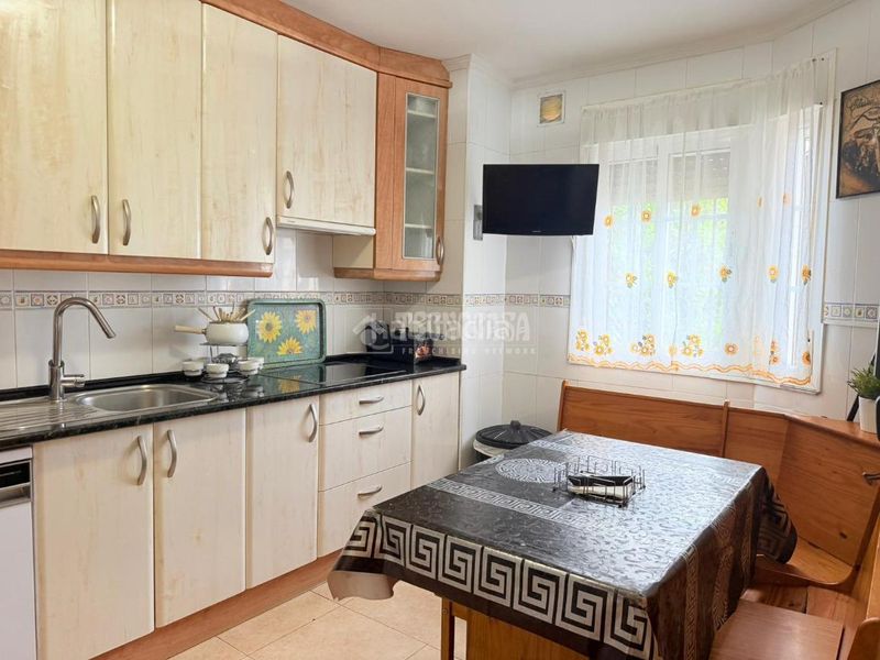 Foto d1025148-faf3-4a37-9e75-7c07bbb0d13d. Casa aparellada amb aparcament a Torrecastillo Seseña