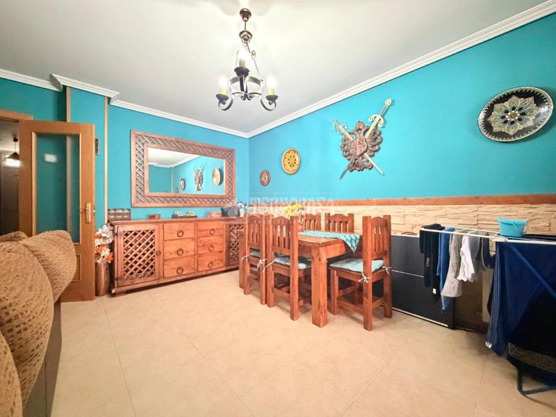 Foto d95d6626-a2c1-456b-a14d-75107dc1802e. Casa aparellada amb aparcament a Torrecastillo Seseña