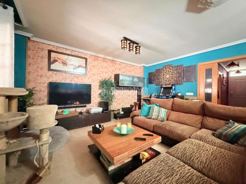 Foto fb3186c4-396a-4957-b772-5df852898623. Casa aparellada amb aparcament a Torrecastillo Seseña