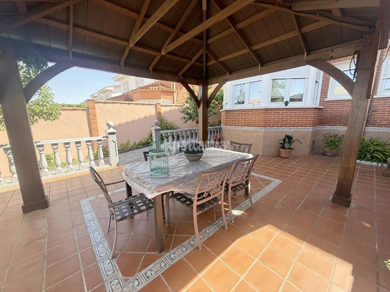 Foto 5b7d6993-4dd4-4b77-b760-bdc02dee0e3d. Casa aparellada a Los Barreros Seseña