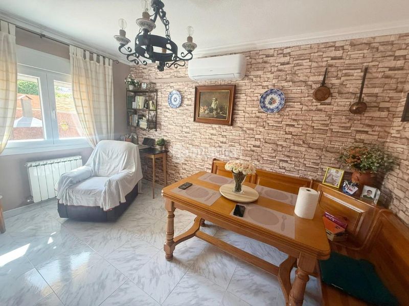 Foto a722be40-8d19-413e-8eea-c8da867b9bb7. Casa aparellada a Los Barreros Seseña