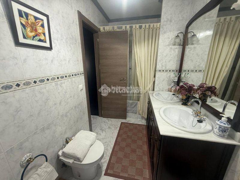 Foto b3453f79-8902-4ba2-8c32-393e5ecd2932. Casa aparellada a Los Barreros Seseña