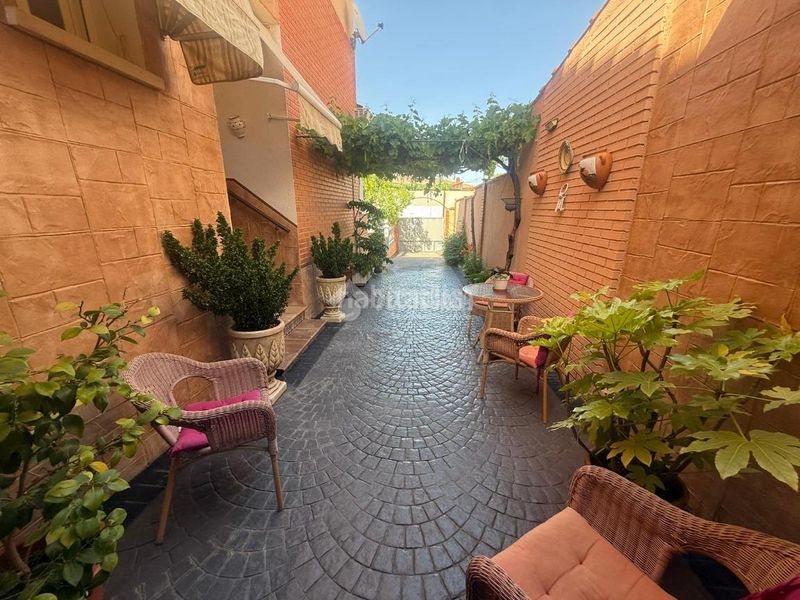 Foto d2e09570-3384-4006-bfd9-20b62cd1e9d8. Casa aparellada a Los Barreros Seseña