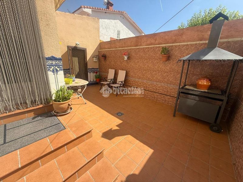 Foto eae7dcc7-4d7a-4282-bfd2-e1c8f9b105a7. Casa aparellada a Los Barreros Seseña