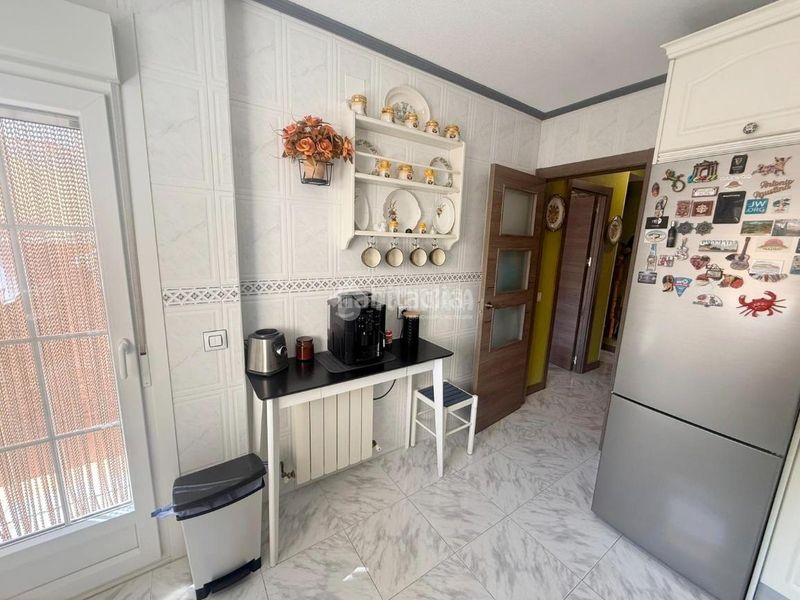 Foto eee06e68-9e71-4739-bb2c-7c3b37ec5332. Casa aparellada a Los Barreros Seseña