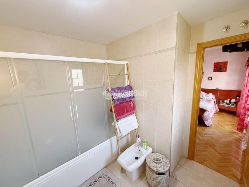 Foto 0d36e3e7-7160-4cf4-aa81-2135a3e35cdd. Casa aparellada a Las Lomas Seseña