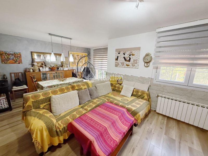 Foto 46f4d9ca-6ce0-4540-ac91-bd1fcd3a2ce9. Casa aparellada a Las Lomas Seseña