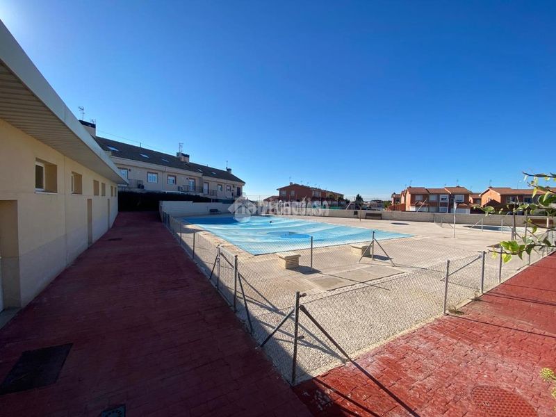 Foto b896bd59-6d66-4b66-a732-17e9fb1a917b. Casa aparellada a Las Lomas Seseña