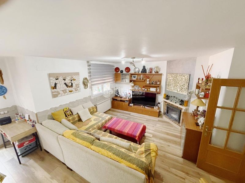 Foto cdf4b487-f6b7-4db5-8d31-8ddd467eda70. Casa aparellada a Las Lomas Seseña