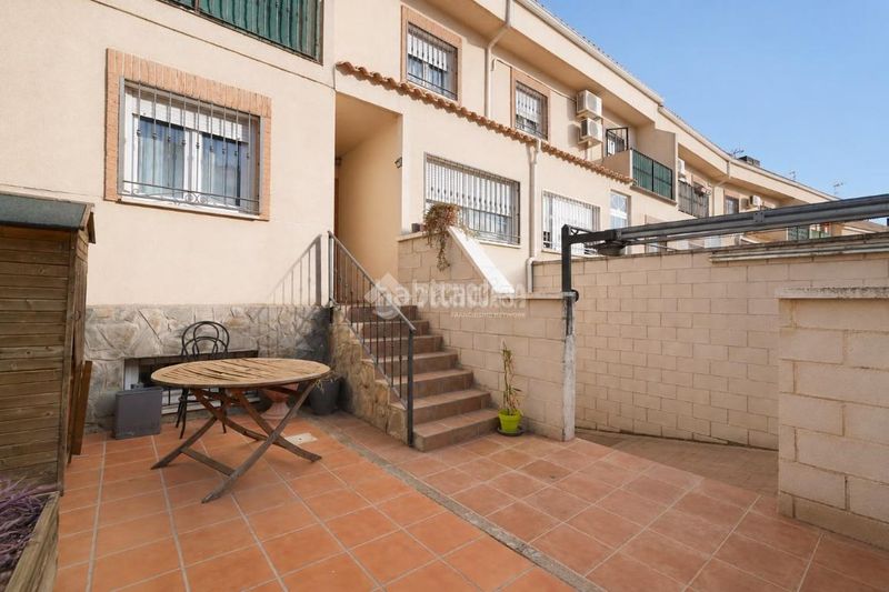 Foto 5ed1983b-d0c0-41d1-930c-1a7239629204. Casa aparellada a Las Lomas Seseña