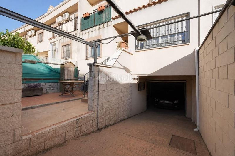 Foto 6e42950f-4dab-4e55-b1ce-9e9ba48033da. Casa aparellada a Las Lomas Seseña