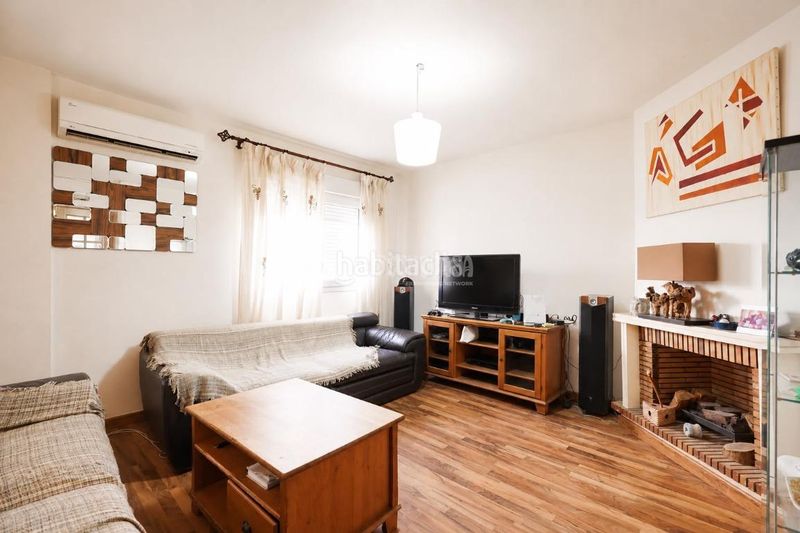Foto b1447ecb-ac4b-4236-9b76-a53fa2f658e0. Casa aparellada a Las Lomas Seseña