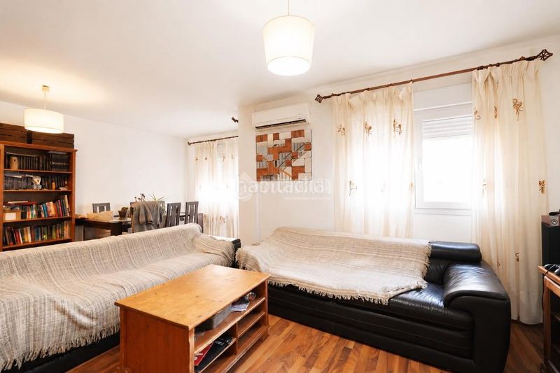 Foto bcd27970-18a6-49b3-9ea5-b28c0371c381. Casa aparellada a Las Lomas Seseña