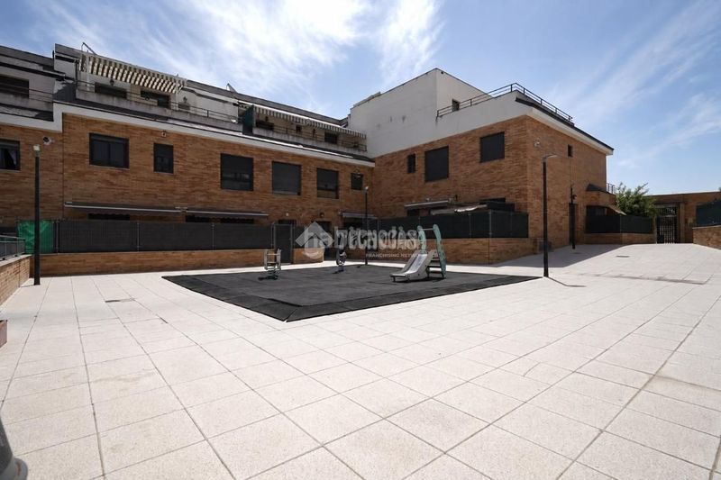 Foto 0a4a52e1-4608-4b3a-bf30-d59a3484f9d4. Pis amb aparcament a Centro Seseña