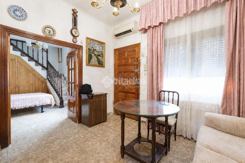 Foto 1a554780-33d5-4de3-82b8-52a67a3a3ecb. Casa aparellada a Centro Seseña