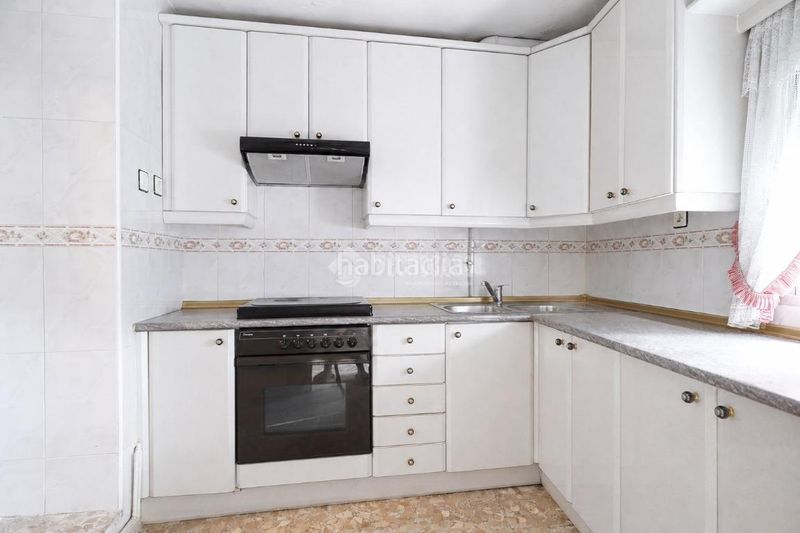 Foto 51bd9242-460e-460f-94c2-b1f64e255ffe. Casa aparellada a Centro Seseña