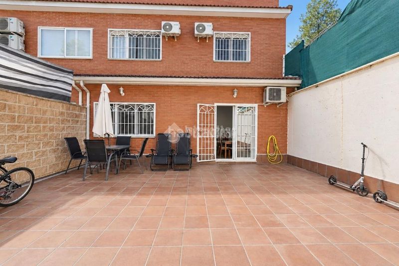 Foto 60a0fde5-6c93-4fba-a5a2-a82d0ef5175e. Casa aparellada a Los Barreros Seseña