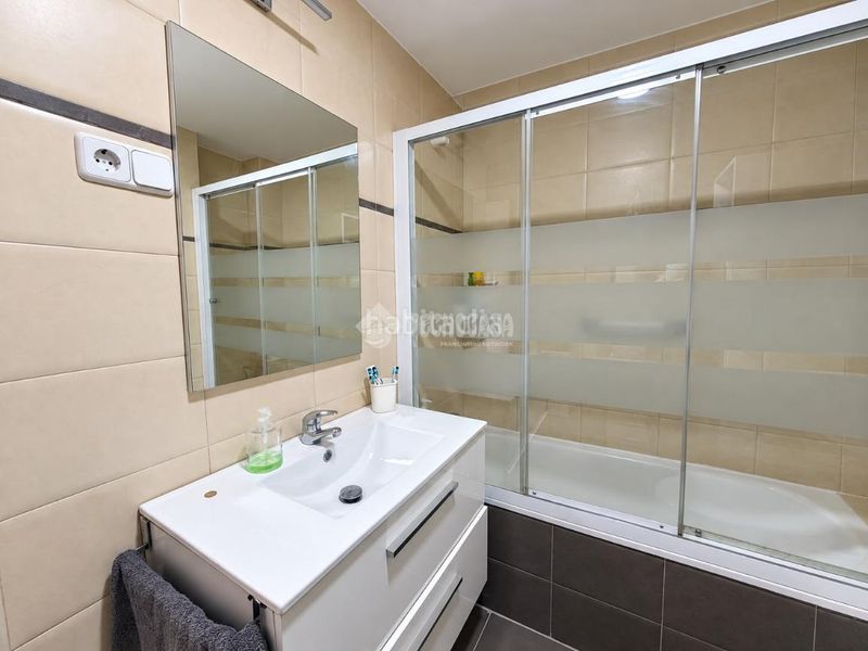 Foto fa5c124f-5900-4997-b754-77d11f7c89b4. Casa aparellada a Los Barreros Seseña