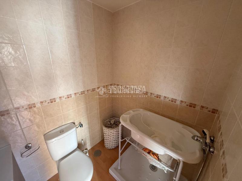 Foto d3b2e111-a17a-4a15-a625-84df89d81d29. Casa con parcheggio in Los Barreros Seseña
