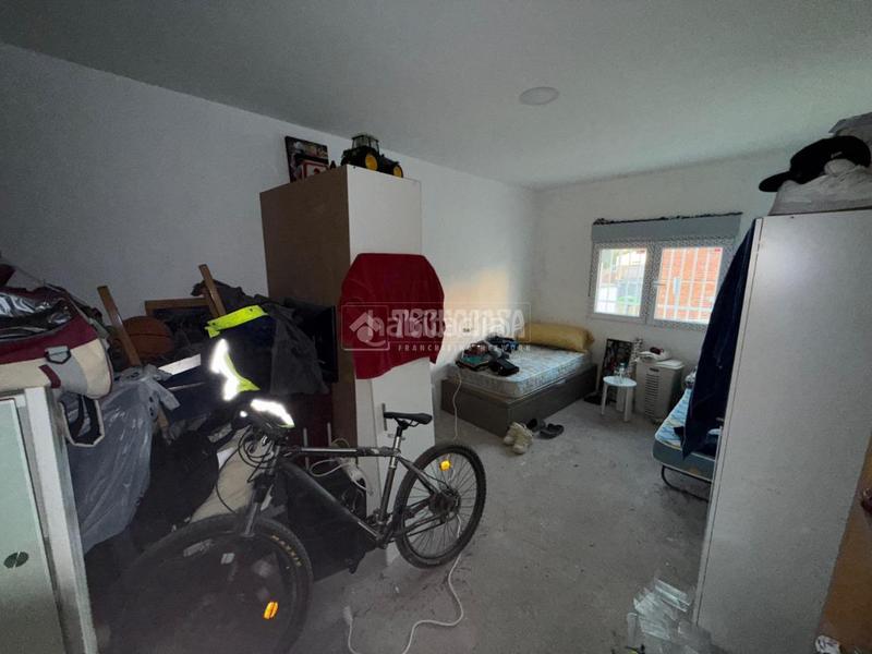 Foto 3222e133-180d-42cc-89de-a609595813bd. Casa aparellada amb aparcament a Centro Seseña