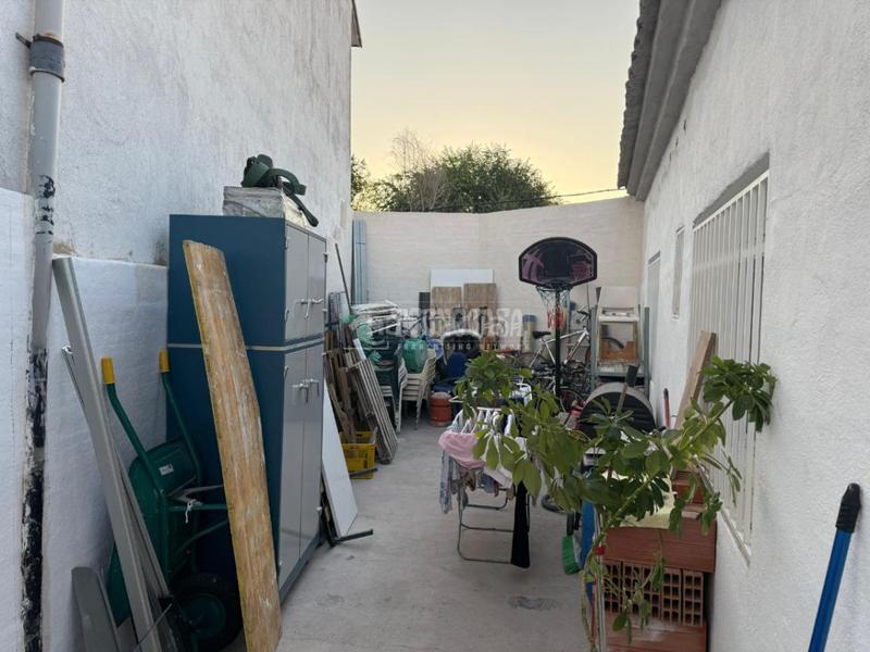 Foto 65b5cbd1-0e96-4493-a566-e3642efa28e8. Casa aparellada amb aparcament a Centro Seseña