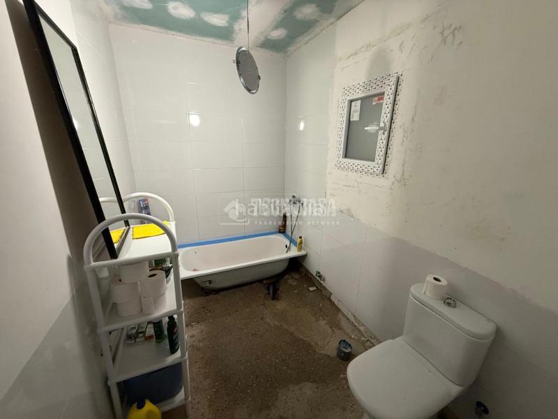 Foto 90bb2fe1-3551-40aa-b716-3585b1efa539. Casa aparellada amb aparcament a Centro Seseña