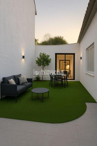 Foto 96fab31c-1546-425e-8557-9863f65246ab. Casa aparellada amb aparcament a Centro Seseña