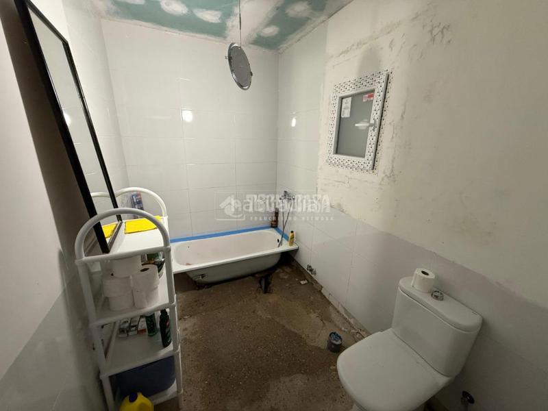 Foto 9b137585-51a5-47af-bf28-5b3ff0f6c19b. Casa aparellada amb aparcament a Centro Seseña