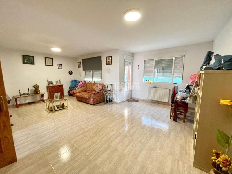 Foto eab7029d-367f-47cf-a966-af08240ae145. Casa amb aparcament a Los Barreros Seseña