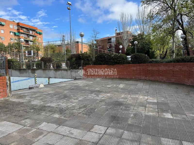 Foto f2b60212-1c1c-464a-ad2d-00d6de205cf8. Aparcament cotxe a Ensanche Alcobendas