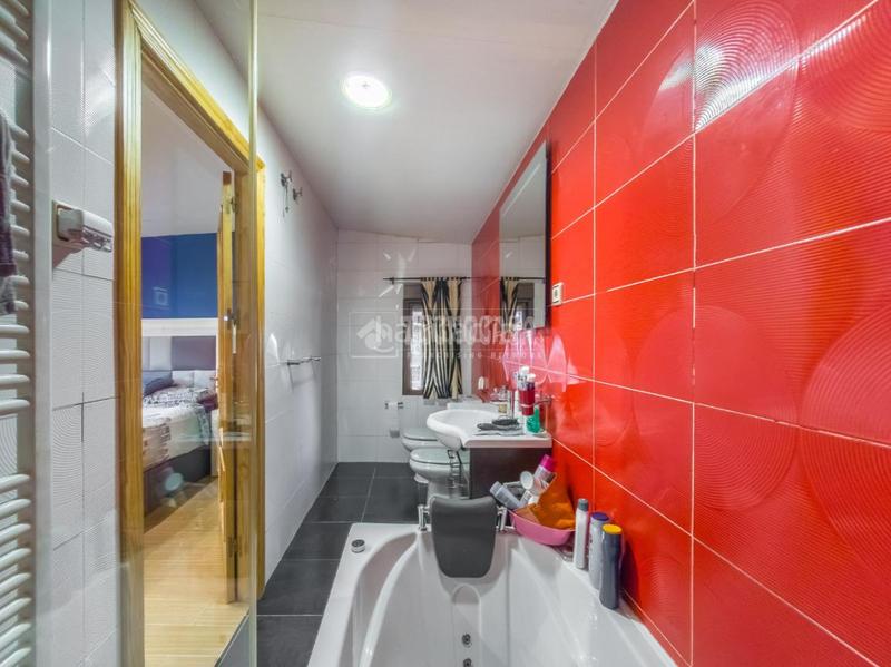 Foto 24fef722-70b5-46a8-bce9-37948096fd50. Casa amb calefacció piscina a Eurovillas Nuevo Baztán