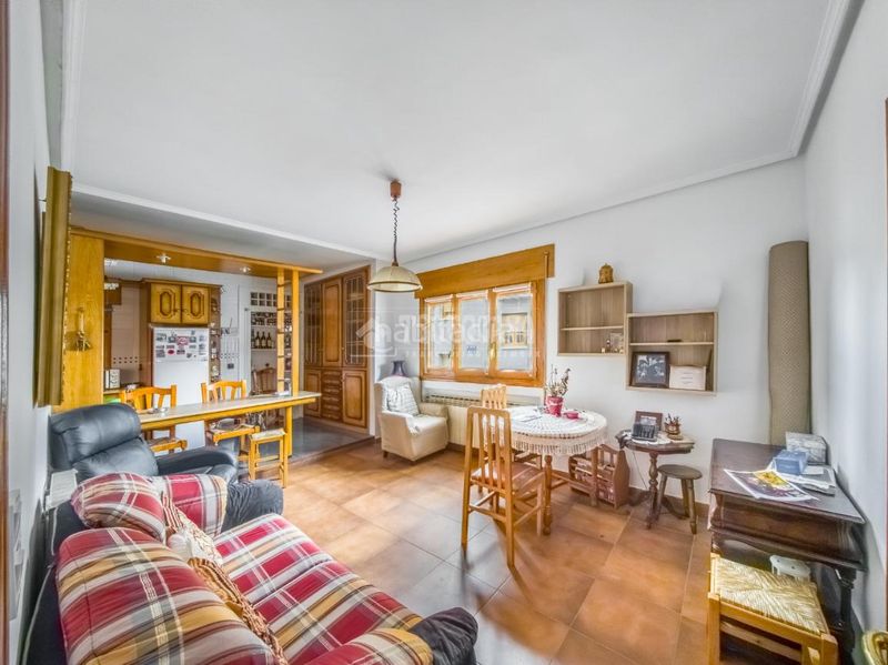 Foto 135bc6fe-f584-4dae-9147-37fea23392d0. Casa aparellada amb aparcament a Campo Real