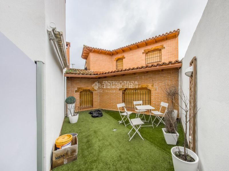 Foto 8701925c-b3a7-43d5-9b45-7bba4a4f2dab. Casa aparellada amb aparcament a Campo Real