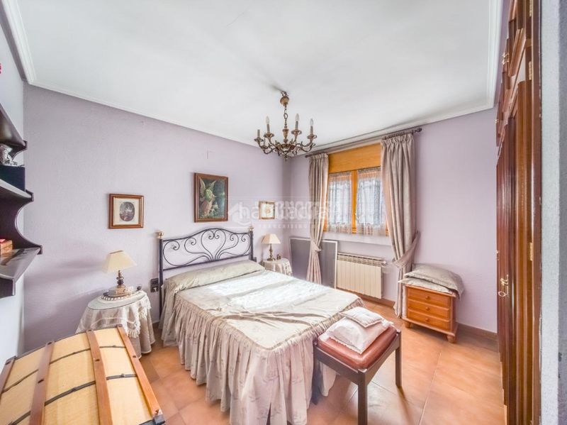 Foto a5c4a355-72d2-4218-b5f9-7857de17a3c6. Casa aparellada amb aparcament a Campo Real