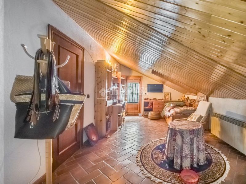 Foto c64ea650-0bd7-4615-93dd-83e77af6071c. Casa aparellada amb aparcament a Campo Real